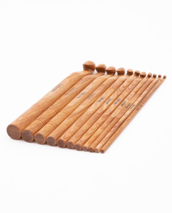 Crochet hook in Bamboo wood. Color : "Natural"