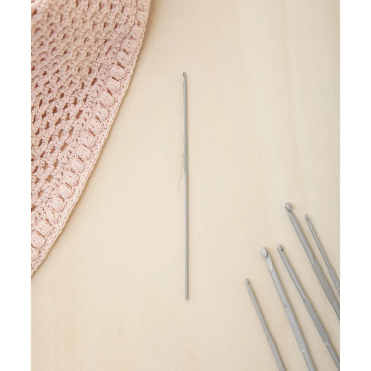 Aluminum crochet hook. Colour: Grey