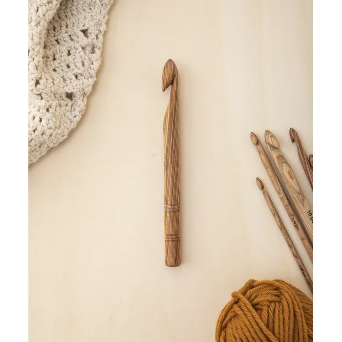 Crochet hook in Bamboo wood. Color : "Natural"