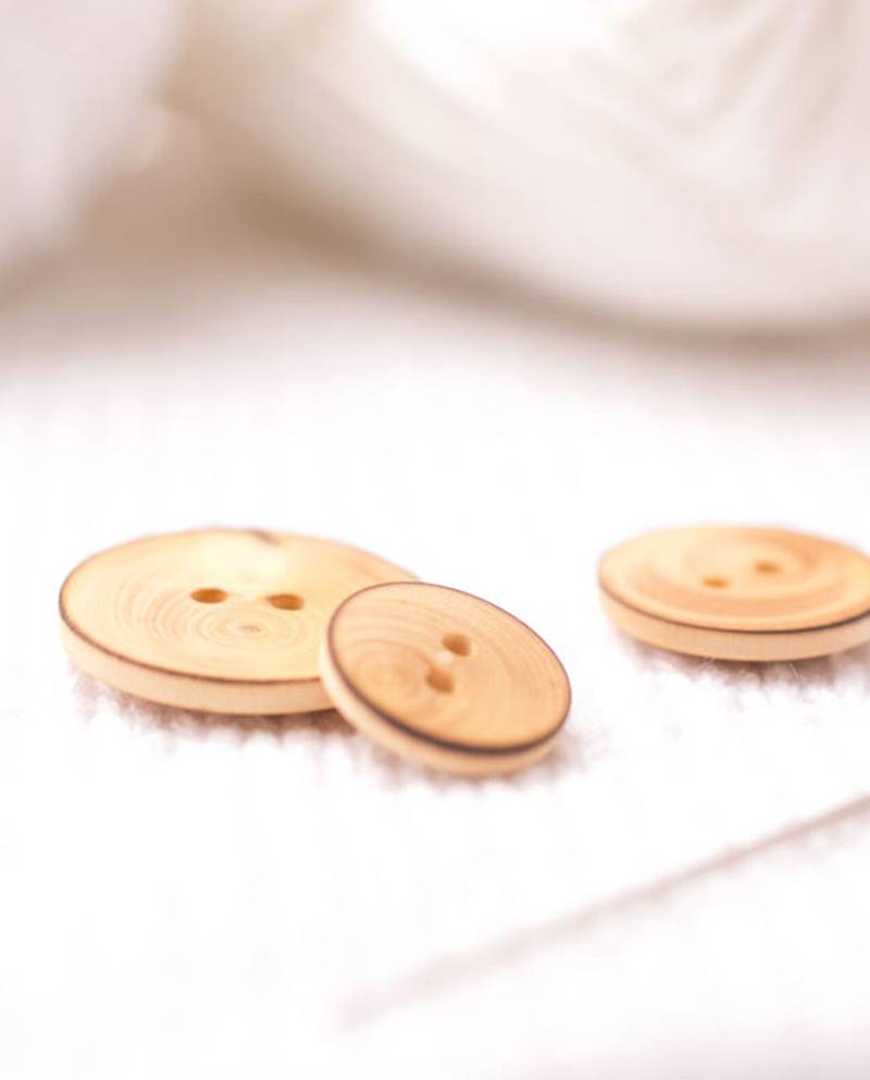 Set of 5 flamed wooden buttons 