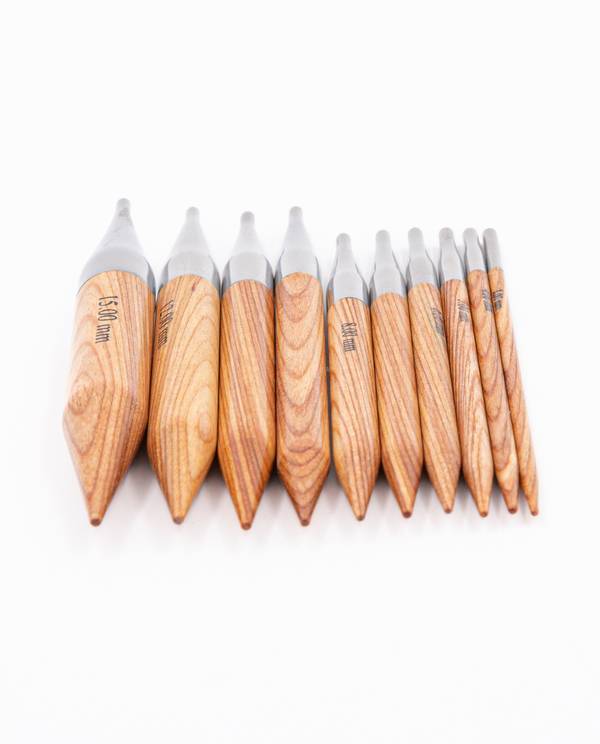 Interchangeable knitting needles for circular knitting in bamboo wood. Color: Natural